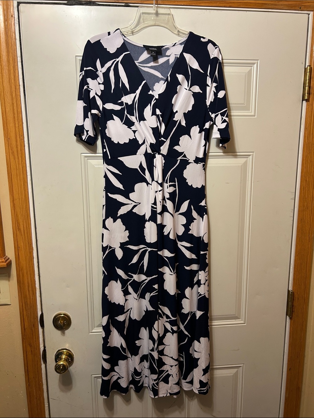 MSkNavy and White Floral Wrap Midi Dress M